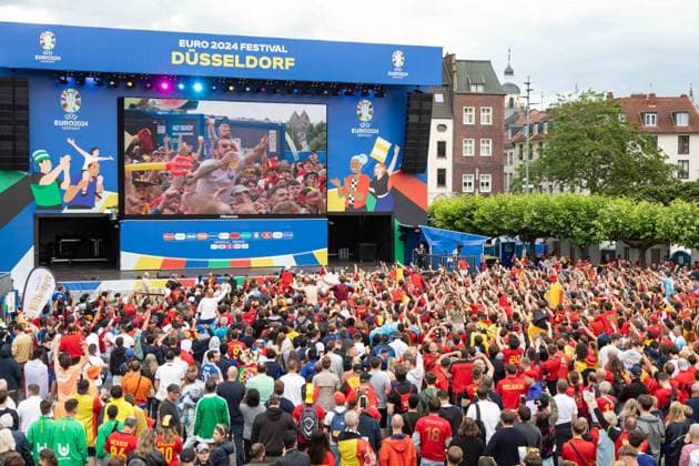 Fan Zone Burgplatz und Rheinufer in Düsseldorf - Public Viewing: UEFA EURO, EM, Europameisterschaft,Fussball 2024 - Frankreich gegen Belgien; 01.07.2024 Fan Zone Burgplatz und Rheinufer in Düsseldorf - Public Viewing: UEFA EURO 2024 - Frankreich gegen Belgien am 01.07.2024, Düsseldorf. - Copyright: xBEAUTIFULxSPORTS KennyxBeelex