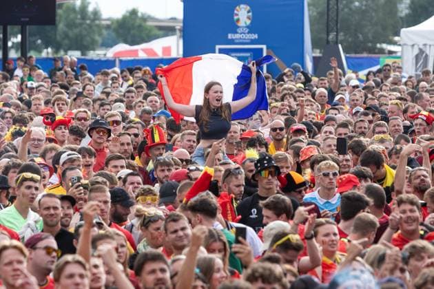 Fan Zone Burgplatz und Rheinufer in Düsseldorf - Public Viewing: UEFA EURO, EM, Europameisterschaft,Fussball 2024 - Frankreich gegen Belgien; 01.07.2024 Fan Zone Burgplatz und Rheinufer in Düsseldorf - Public Viewing: UEFA EURO 2024 - Frankreich gegen Belgien am 01.07.2024, Düsseldorf. - Copyright: xBEAUTIFULxSPORTS KennyxBeelex
