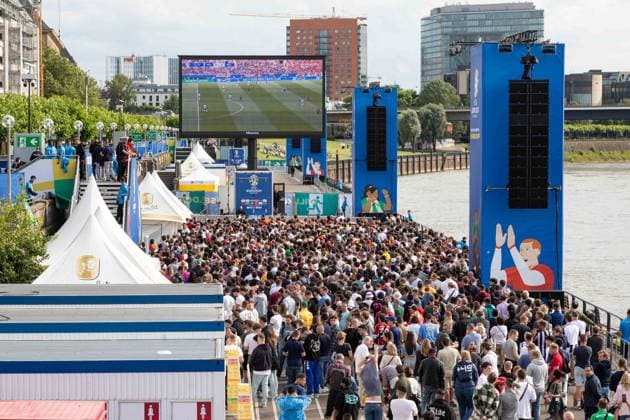 Fan Zone Burgplatz und Rheinufer in Düsseldorf - Public Viewing: UEFA EURO, EM, Europameisterschaft,Fussball 2024 - Frankreich gegen Belgien; 01.07.2024 Fan Zone Burgplatz und Rheinufer in Düsseldorf - Public Viewing: UEFA EURO 2024 - Frankreich gegen Belgien am 01.07.2024, Düsseldorf. - Copyright: xBEAUTIFULxSPORTS KennyxBeelex