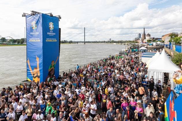 Fan Zone Burgplatz und Rheinufer in Düsseldorf - Public Viewing: UEFA EURO, EM, Europameisterschaft,Fussball 2024 - Frankreich gegen Belgien; 01.07.2024 Fan Zone Burgplatz und Rheinufer in Düsseldorf - Public Viewing: UEFA EURO 2024 - Frankreich gegen Belgien am 01.07.2024, Düsseldorf. - Copyright: xBEAUTIFULxSPORTS KennyxBeelex