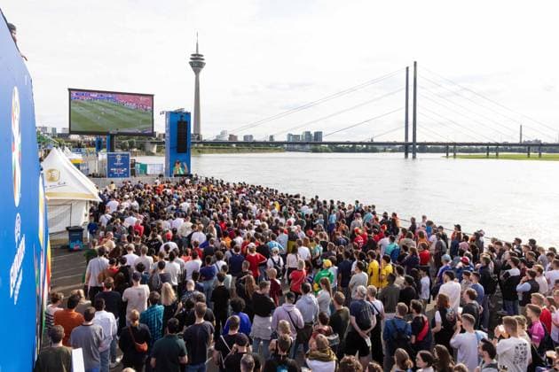 Fan Zone Burgplatz und Rheinufer in Düsseldorf - Public Viewing: UEFA EURO, EM, Europameisterschaft,Fussball 2024 - Frankreich gegen Belgien; 01.07.2024 Fan Zone Burgplatz und Rheinufer in Düsseldorf - Public Viewing: UEFA EURO 2024 - Frankreich gegen Belgien am 01.07.2024, Düsseldorf. - Copyright: xBEAUTIFULxSPORTS KennyxBeelex