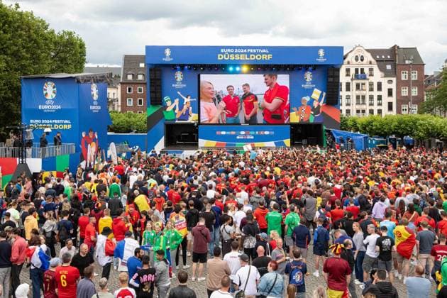 Fan Zone Burgplatz und Rheinufer in Düsseldorf - Public Viewing: UEFA EURO, EM, Europameisterschaft,Fussball 2024 - Frankreich gegen Belgien; 01.07.2024 Fan Zone Burgplatz und Rheinufer in Düsseldorf - Public Viewing: UEFA EURO 2024 - Frankreich gegen Belgien am 01.07.2024, Düsseldorf. - Copyright: xBEAUTIFULxSPORTS KennyxBeelex