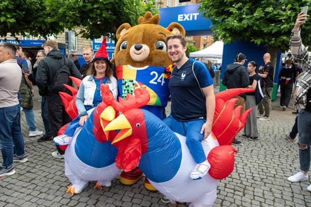 Fan Zone Burgplatz und Rheinufer in Düsseldorf - Public Viewing: UEFA EURO, EM, Europameisterschaft,Fussball 2024 - Frankreich gegen Belgien; 01.07.2024 Fan Zone Burgplatz und Rheinufer in Düsseldorf - Public Viewing: UEFA EURO 2024 - Frankreich gegen Belgien am 01.07.2024, Düsseldorf. - Copyright: xBEAUTIFULxSPORTS KennyxBeelex