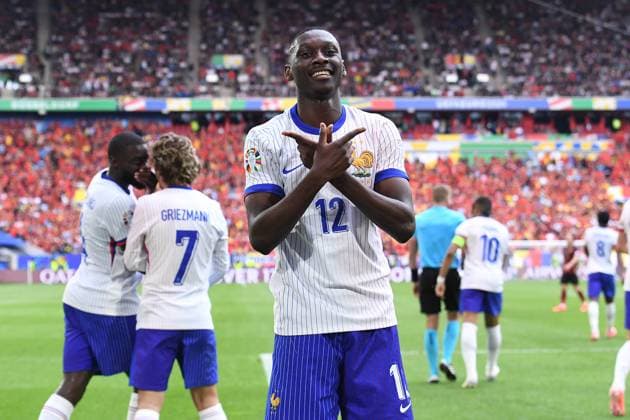 Fußball UEFA EURO, EM, Europameisterschaft,Fussball 2024 Achtelfinale Frankreich - Belgien am 01.07.2024 in der Düsseldorf Arena in Düsseldorf Torjubel Jubel Tor zum 1:0 durch Randal Kolo Muani ( Frankreich ) Eigentor Jan Vertonghen ( Belgien )