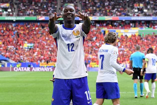 Fußball UEFA EURO, EM, Europameisterschaft,Fussball 2024 Achtelfinale Frankreich - Belgien am 01.07.2024 in der Düsseldorf Arena in Düsseldorf Torjubel Jubel Tor zum 1:0 durch Randal Kolo Muani ( Frankreich ) Eigentor Jan Vertonghen ( Belgien )