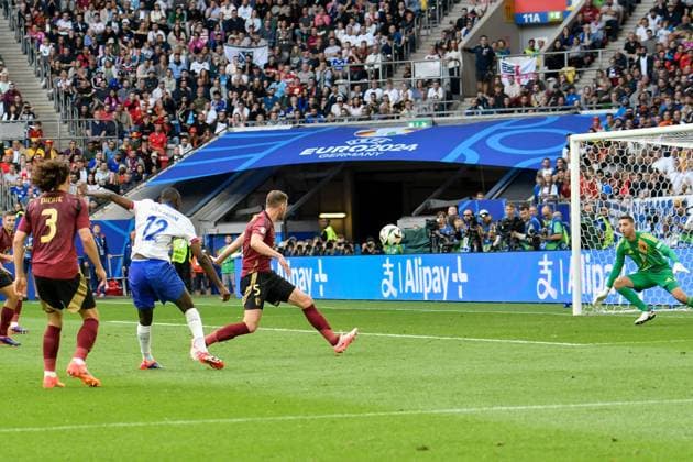 Randal Kolo Muani 12 (Frankreich) erzielt das Tor zum 1:0 01.07.2024 Fussball Europameisterschaft in Deutschland Frankreich vs Belgien, Merkur Spiel-Arena, Duesseldorf, NRW Germany
