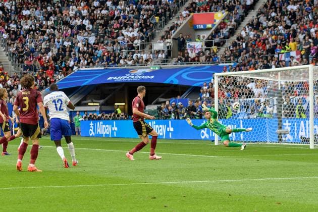 Sport Bilder des Tages Randal Kolo Muani 12 (Frankreich) erzielt das Tor zum 1:0 01.07.2024 Fussball Europameisterschaft in Deutschland Frankreich vs Belgien, Merkur Spiel-Arena, Duesseldorf, NRW Germany