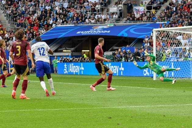 Randal Kolo Muani 12 (Frankreich) erzielt das Tor zum 1:0 01.07.2024 Fussball Europameisterschaft in Deutschland Frankreich vs Belgien, Merkur Spiel-Arena, Duesseldorf, NRW Germany
