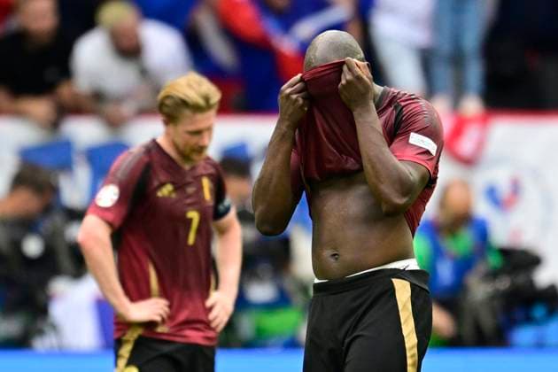 Sport Themen der Woche KW27 Sport Bilder des Tages France v Belgium Round of 16 - UEFA EURO, EM, Europameisterschaft,Fussball 2024 DUSSELDORF, GERMANY - JULY 01 : Lukaku Romelu forward of Belgium and De Bruyne Kevin forward of Belgium look dejected during the UEFA EURO 2024 European Football Championship tournament round of 16 match between France and Belgium at Dusseldorf Arena on July 1, 2024 in Dusseldorf, Germany, 01 07 2024 Dusseldorf Germany  Copyright: xPeterxDexVoechtx