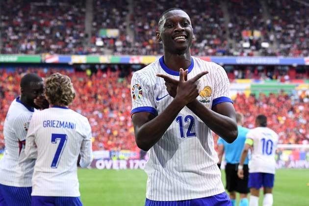 Fußball UEFA EURO, EM, Europameisterschaft,Fussball 2024 Achtelfinale Frankreich - Belgien am 01.07.2024 in der Düsseldorf Arena in Düsseldorf Torjubel Jubel Tor zum 1:0 durch Randal Kolo Muani ( Frankreich ) Eigentor Jan Vertonghen ( Belgien )
