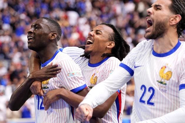 Randal Kolo Muani of France celebrates after scoring goal 1-0 with Antoine Griezmann of France during the Euro 2024 round of 16 soccer match between France and Belgium at the Esprit Arena - Dusseldorf, Germany - Monday 1, July, 2024. - Soccer.  Copyright: xFabioxFerrari LaPressex