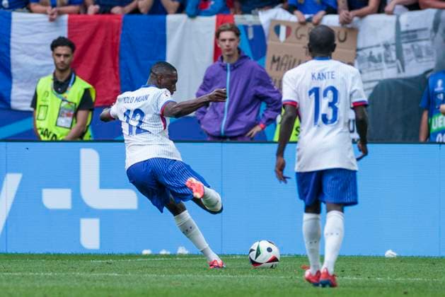 UEFA EURO, EM, Europameisterschaft,Fussball 2024: Frankreich - Belgien; 01.07.2024 Randal Kolo Muani (Frankreich, 12) erzielt das Tor. UEFA EURO 2024: Achtelfinale: Frankreich - Belgien; Düsseldorf Arena, Düsseldorf am 01.07.2024 Copyright: xBEAUTIFULxSPORTS Meuselx