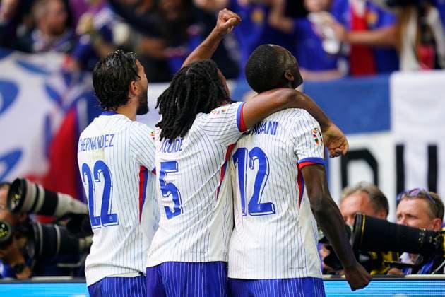 GER: France v Belgium. UEFA EURO, EM, Europameisterschaft,Fussball 2024 Randal Kolo Muani of France celebrates with his teammates after scoring the 1-0 during the UEFA Euro 2024 match between France and Belgium, Round of 16, played at Dusseldorf Arena on July 1, 2024 in Düsseldorf, Germany. kpng Copyright: xSergioxRuizx xPRESSINPHOTOx PS_240701_FRA_BEL_914