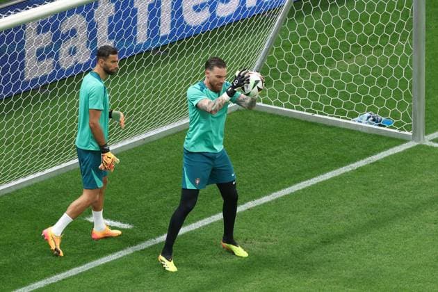 JosÃ Sa of Portugal warms up Portugal v Slovenia, UEFA European Championship, EM, Europameisterschaft 2024, Round of 16, Football, Frankfurt Arena, Frankfurt, Germany - 01 Jul 2024 EDITORIAL USE ONLY No use with unauthorised audio, video, data, fixture lists, club league logos or live services. Online in-match use limited to 120 images, no video emulation. No use in betting, games or single club league player publications.  Copyright: xPaulxCurrie Shutterstockx 14566636l