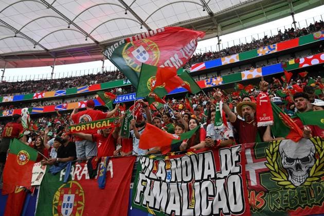 01.07.2024, xjhx, Fussball EM 2024 1 8 Finale, Portugal - Slowenien emspor, v.l. Emotionen, Fans, Stimmung, Fahnen, Logo, Portugal, Zuschauer, Trikots (DFL DFB REGULATIONS PROHIBIT ANY USE OF PHOTOGRAPHS as IMAGE SEQUENCES and or QUASI-VIDEO) Frankfurt am Main