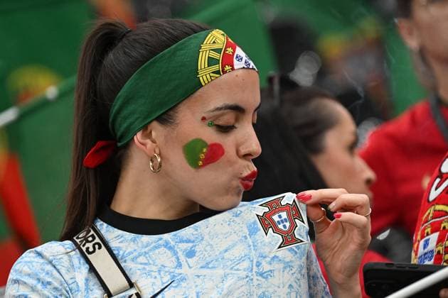 01.07.2024, xjhx, Fussball EM 2024 1 8 Finale, Portugal - Slowenien emspor, v.l. Emotionen, Fans, Stimmung, Fahnen, Logo, Portugal, Zuschauer, Trikots (DFL DFB REGULATIONS PROHIBIT ANY USE OF PHOTOGRAPHS as IMAGE SEQUENCES and or QUASI-VIDEO) Frankfurt am Main