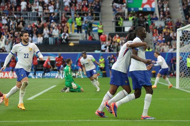 Dusseldorf, Germany, 1st July 2024. Randal Kolo Muani of France celebrates with team mates after his effort deflected off Jan Vertonghen of Belgium to give the side a late 1-0 lead during the UEFA European Championships Round of 16 match at Dusseldorf Arena, Dusseldorf. Picture credit should read: Jonathan Moscrop Sportimage EDITORIAL USE ONLY. No use with unauthorised audio, video, data, fixture lists, club league logos or live services. Online in-match use limited to 120 images, no video emulation. No use in betting, games or single club league player publications. SPI-3210-0006