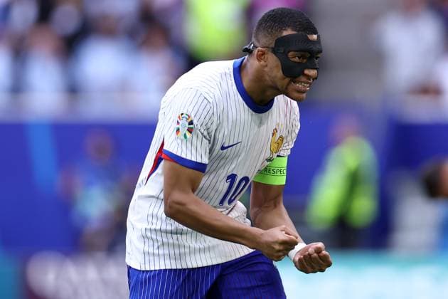 France vs Belgium Kylian Mbappe of France celebrates at the end of the UEFA EURO, EM, Europameisterschaft,Fussball 2024 round of 16 match between France and Belgium at Arena Dusseldorf on July 1, 2024 in Dusseldorf, Germany. Dusseldorf Arena Dusseldorf Germany Copyright: xMarcoxCanonierox