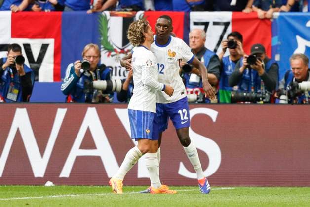 France v Belgium UEFA EURO, EM, Europameisterschaft,Fussball 2024 Round of 16 Randal Kolo Muani of France celebrates scoring his sides 1st goal during the UEFA Euro 2024 Round of 16 match between France and Belgium at Merkur Spiel-Arena, Düsseldorf UK Newspapers OUT Copyright: xPaulxChestertonx FIL-20313-0057