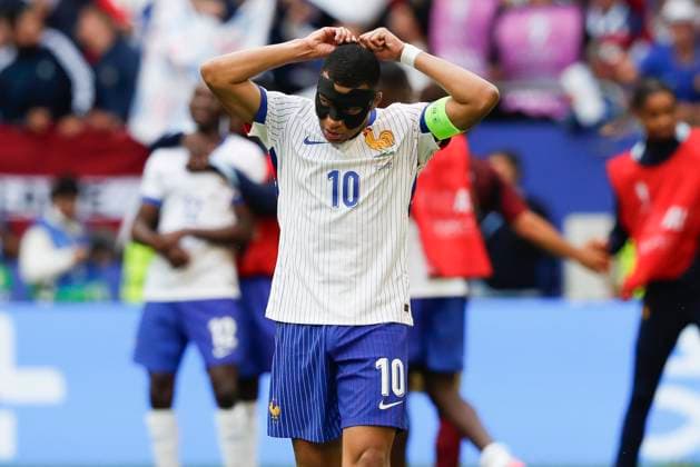 France v Belgium UEFA EURO, EM, Europameisterschaft,Fussball 2024 Round of 16 Kylian MbappÃ of France removes his mask at the end of during the UEFA Euro 2024 Round of 16 match between France and Belgium at Merkur Spiel-Arena, Düsseldorf UK Newspapers OUT Copyright: xPaulxChestertonx FIL-20313-0066