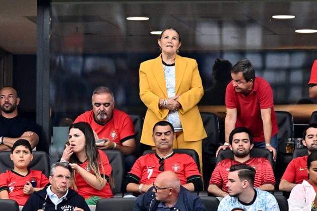 01.07.2024, xscotx, Fussball EM 2024 Achtelfinale, Portugal - Slowenien, emspor, v.l. Maria Dolores dos Santos Aveiro, die Mutter von Christiano Ronaldo (Portugal) Frankfurt am Main