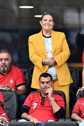 01.07.2024, xscotx, Fussball EM 2024 Achtelfinale, Portugal - Slowenien, emspor, v.l. Maria Dolores dos Santos Aveiro, die Mutter von Christiano Ronaldo (Portugal) Frankfurt am Main
