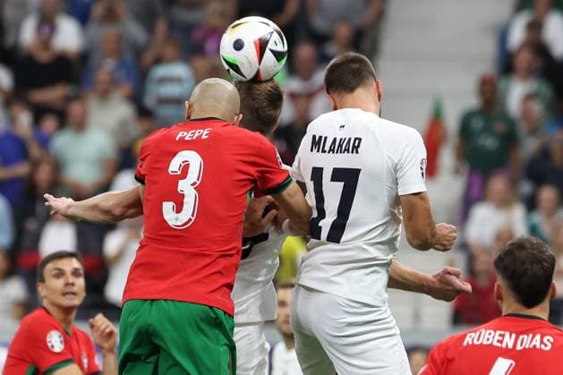 Frankfurt Arena Frankfurt am Main, UEFA EURO, EM, Europameisterschaft,Fussball 2024 Germany, Monday 1 Jul 2024 Round of 16, Portugal - Slovenia, Pepe (Portugal), Jan Mlakar (Slovenia), Kopfball, Kopfballduell Copyright: JoaquimxFerreira