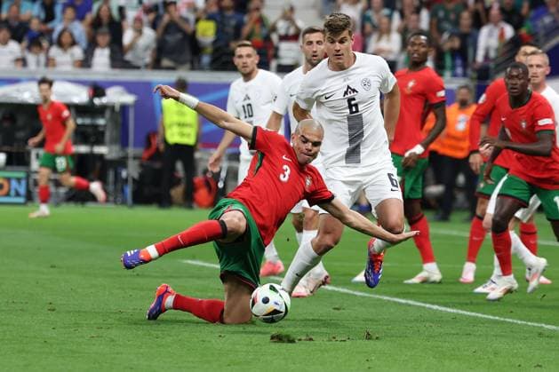 Frankfurt Arena Frankfurt am Main, UEFA EURO, EM, Europameisterschaft,Fussball 2024 Germany, Monday 1 Jul 2024 Round of 16, Portugal - Slovenia, Torschuss von Pepe (Portugal) Copyright: JoaquimxFerreira