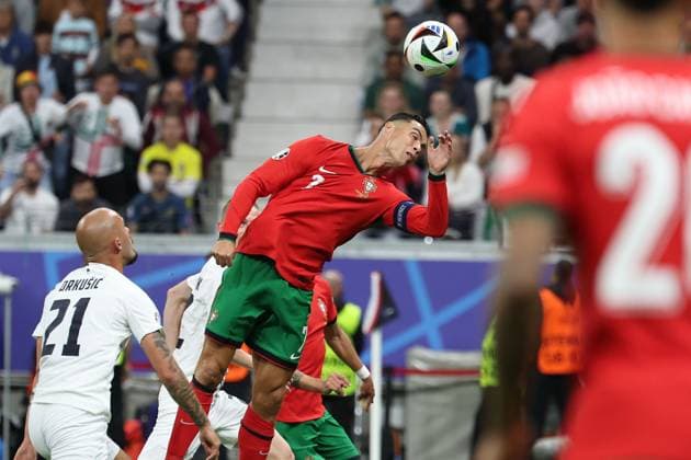 Frankfurt Arena Frankfurt am Main, UEFA EURO, EM, Europameisterschaft,Fussball 2024 Germany, Monday 1 Jul 2024 Round of 16, Portugal - Slovenia, Cristiano Ronaldo (Portugal), Kopfball, Vanja Drkusic (Slovenia) Copyright: JoaquimxFerreira