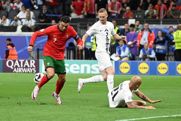 01.07.2024, xjhx, Fussball EM 2024 1 8 Finale, Portugal - Slowenien emspor, v.l. Cristiano Ronaldo (Portugal) Vanja Drkusic (Slowenien) Zweikampf, Aktion, action, battle for the ball (UEFA REGULATIONS PROHIBIT ANY USE OF PHOTOGRAPHS as IMAGE SEQUENCES and or QUASI-VIDEO) Frankfurt am Main