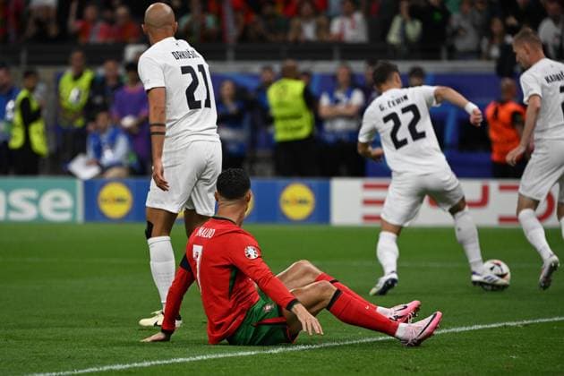 01.07.2024, xjhx, Fussball EM 2024 1 8 Finale, Portugal - Slowenien emspor, v.l. Vanja Drkusic (Slowenien) Cristiano Ronaldo (Portugal) (UEFA REGULATIONS PROHIBIT ANY USE OF PHOTOGRAPHS as IMAGE SEQUENCES and or QUASI-VIDEO) Frankfurt am Main