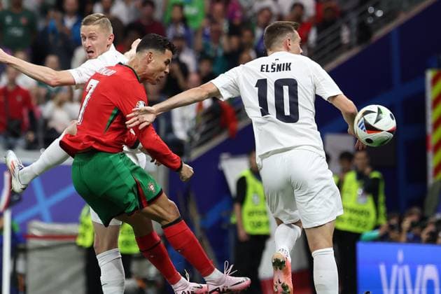 Frankfurt Arena Frankfurt am Main, UEFA EURO, EM, Europameisterschaft,Fussball 2024 Germany, Monday 1 Jul 2024 Round of 16, Portugal - Slovenia, Cristiano Ronaldo (Portugal) Kopfball, Timi Elsnik (Slovenia) Copyright: JoaquimxFerreira