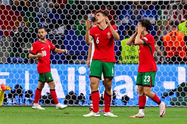 2024-07-01 Portugal v Slovenia - Round of 16 - UEFA EURO, EM, Europameisterschaft,Fussball 2024 FRANKFURT, GERMANY - JULY 1: Bernardo Silva of Portugal, Joao Palhinha of Portugal, Vitinha of Portugal looks dejected after missed chance during the Round of 16 - UEFA EURO 2024 match between Portugal and Slovenia at Deutsche Bank Park on July 1, 2024 in Frankfurt, Germany. (Photo by Peter Lous BSR Agency) Frankfurt Germany Content not available for redistribution in The Netherlands directly or indirectly through any third parties. Copyright: xBSRxAgencyx