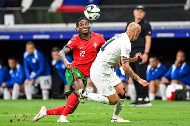 FRANKFURT - (l-r) Rafael Leao of Portugal, Vanja Drkusic of Slovenia during the UEFA EURO, EM, Europameisterschaft,Fussball 2024 round of 16 match between Portugal and Slovenia at the Frankfurt Arena on July 1, 2024 in Frankfurt, Germany. ANP Hollandse Hoogte UEFA EURO 2024 2024 xVIxANPxSportx xGerritxvanxKeulenxIVx 502561789 originalFilename: 502561789.jpg