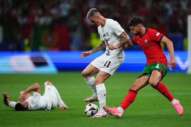 GER: Portugal v Slovenia. UEFA EURO, EM, Europameisterschaft,Fussball 2024 Benjamin Sesko of Slovenia and Ruben Dias of Portugal during the UEFA Euro 2024 match between Portugal and Slovenia, Round of 16, played at Frankfurt Arena on July 1, 2024 in Frankfurt, Germany. kpng Copyright: xBaguxBlancox xPRESSINPHOTOx PS_240701_POR_ESL_012