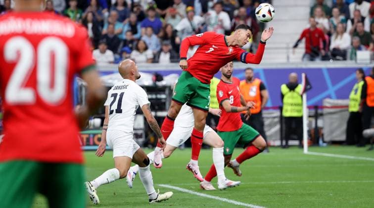 BAU 01.07.2024 Frankfurt Fußball EM 2024 Achtelfinale Portugal vs. Slowenien, Cristiano Ronaldo (POR, oben)