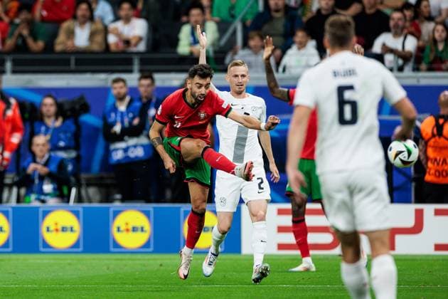 UEFA EURO, EM, Europameisterschaft,Fussball 2024: Portugal - Slowenien; 01.07.2024 Bruno Miguel Borges Fernandes (Portugal, 8) schießt UEFA EURO 2024: Portugal - Slowenien; Frankfurt Arena Frankfurt am 01.07.2024 Copyright: xBEAUTIFULxSPORTS Wunderlx