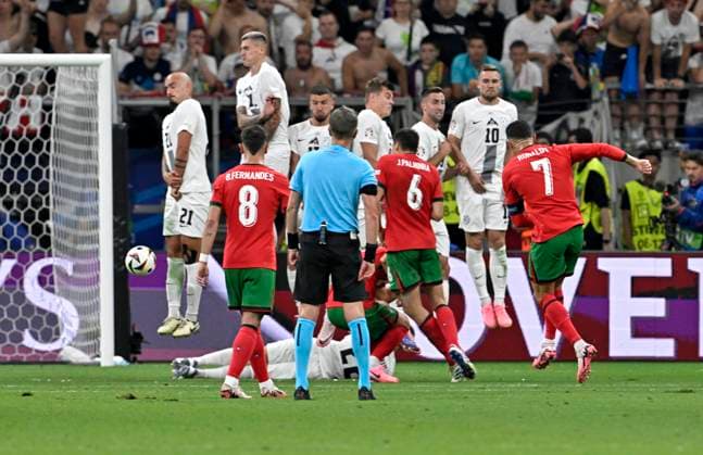 01.07.2024, Fussball UEFA EURO, EM, Europameisterschaft,Fussball 2024, Achtelfinale, Portugal - Slowenien, in der Frankfurt Arena Frankfurt am Main, Cristiano Ronaldo (Portugal) zieht ab