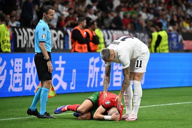 01.07.2024, xjhx, Fussball EM 2024 1 8 Finale, Portugal - Slowenien emspor, v.l. Pepe (Portugal) Benjamin Sesko (Slowenien) (UEFA REGULATIONS PROHIBIT ANY USE OF PHOTOGRAPHS as IMAGE SEQUENCES and or QUASI-VIDEO) Frankfurt am Main