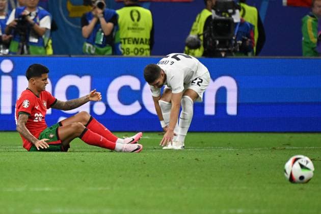 01.07.2024, xjhx, Fussball EM 2024 1 8 Finale, Portugal - Slowenien emspor, v.l. Joao Pedro Cavaco Cancelo (Portugal) Adam Gnezda Cerin (Slowenien) (UEFA REGULATIONS PROHIBIT ANY USE OF PHOTOGRAPHS as IMAGE SEQUENCES and or QUASI-VIDEO) Frankfurt am Main