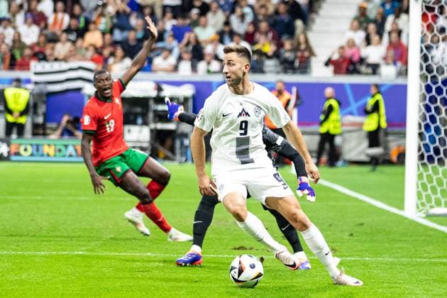 Andraz Sporar (Slowenien, 09) GER, Portugal (POR) vs. Slowenien (SVO), Fussball Europameisterschaft, UEFA EURO, EM, Europameisterschaft,Fussball 2024, Achtelfinale, 01.07.2024 GER, Portugal (POR) vs. Slowenien (SVO), Fussball Europameisterschaft, UEFA EURO 2024, Achtelfinale, 01.07.2024 Frankfurt Copyright: xEibner-Pressefoto RogerxBuerkex EP