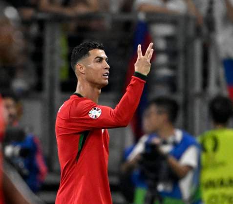 01.07.2024, Fussball UEFA EURO, EM, Europameisterschaft,Fussball 2024, Achtelfinale, Portugal - Slowenien, in der Frankfurt Arena Frankfurt am Main, Cristiano Ronaldo (Portugal) ratlos