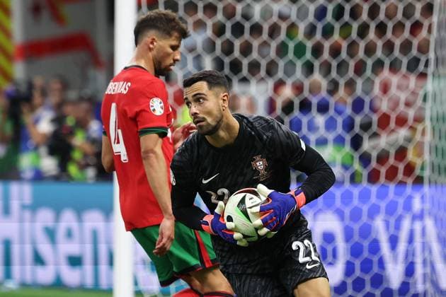 Frankfurt Arena Frankfurt am Main, UEFA EURO, EM, Europameisterschaft,Fussball 2024 Germany, Monday 1 Jul 2024 Round of 16, Portugal - Slovenia, Ruben Dias (Portugal), goalkeeper, Torwart Diogo Costa (Portugal) Copyright: JoaquimxFerreira