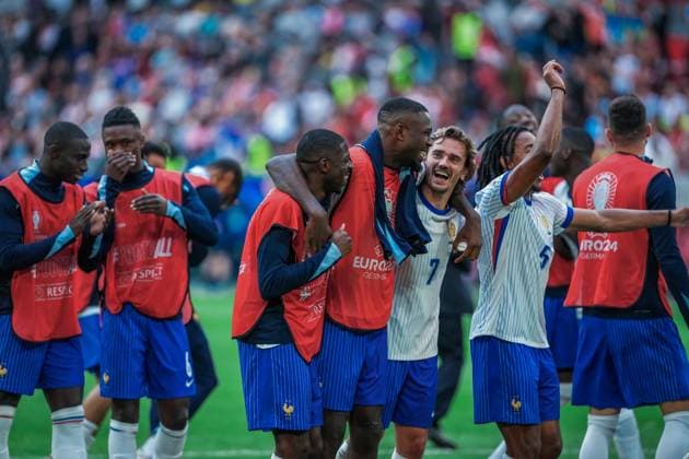 EURO 2024 - Round of 16: France vs. Belgium France celebrate qualifying for the quarter-finals after the EURO 2024 Round of 16 match between France and Belgium on 01 July 2024, at Duesseldorf Arena, in Duesseldorf, Germany Duesseldorf Duesseldorf Arena Germany Copyright: xAlexandraxFechetex DSC05028