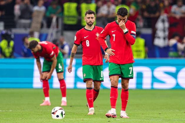 2024-07-01 Portugal v Slovenia - Round of 16 - UEFA EURO, EM, Europameisterschaft,Fussball 2024 FRANKFURT, GERMANY - JULY 1: Cristiano Ronaldo of Portugal looks dejected after missed penalty, Bruno Fernandes of Portugal during the Round of 16 - UEFA EURO 2024 match between Portugal and Slovenia at Deutsche Bank Park on July 1, 2024 in Frankfurt, Germany. (Photo by Peter Lous BSR Agency) Frankfurt Germany Content not available for redistribution in The Netherlands directly or indirectly through any third parties. Copyright: xBSRxAgencyx