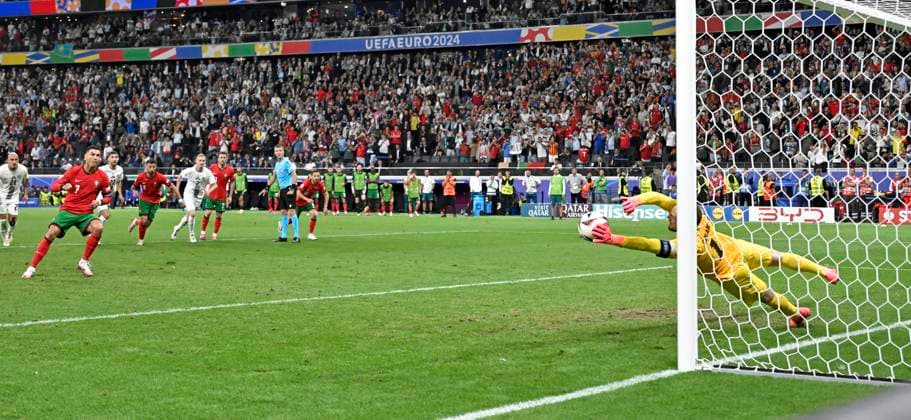 01.07.2024, Fussball UEFA EURO, EM, Europameisterschaft,Fussball 2024, Achtelfinale, Portugal - Slowenien, in der Frankfurt Arena Frankfurt am Main, Christiano Ronaldo (Portugal) verschiesst den Elfer