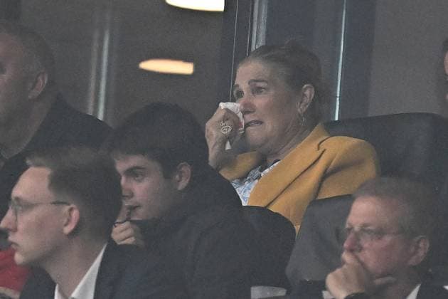 01.07.2024, xscotx, Fussball EM 2024 Achtelfinale, Portugal - Slowenien, emspor, v.l. Maria Dolores dos Santos Aveiro, die Mutter von Christiano Ronaldo (Portugal) weint auf der Tribüne nach dem verschossenen Elfmeter Frankfurt am Main