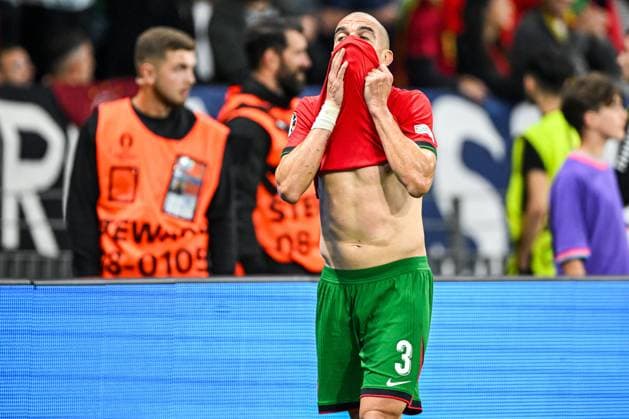 FRANKFURT - Pepe of Portugal bums during the UEFA EURO, EM, Europameisterschaft,Fussball 2024 round of 16 match between Portugal and Slovenia at the Frankfurt Arena on July 1, 2024 in Frankfurt, Germany. ANP Hollandse Hoogte UEFA EURO 2024 2024 xVIxANPxSportx xGerritxvanxKeulenxIVx 502567777 originalFilename: 502567777.jpg