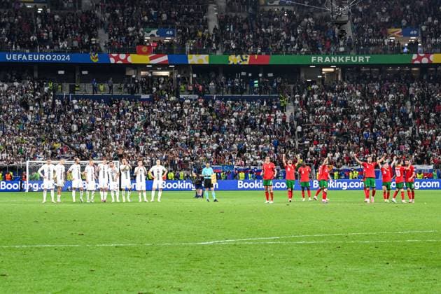 FRANKFURT - Players from both teams during the UEFA EURO, EM, Europameisterschaft,Fussball 2024 round of 16 match between Portugal and Slovenia at the Frankfurt Arena on July 1, 2024 in Frankfurt, Germany. ANP Hollandse Hoogte UEFA EURO 2024 2024 xVIxANPxSportx xGerritxvanxKeulenxIVx 502568288 originalFilename: 502568288.jpg
