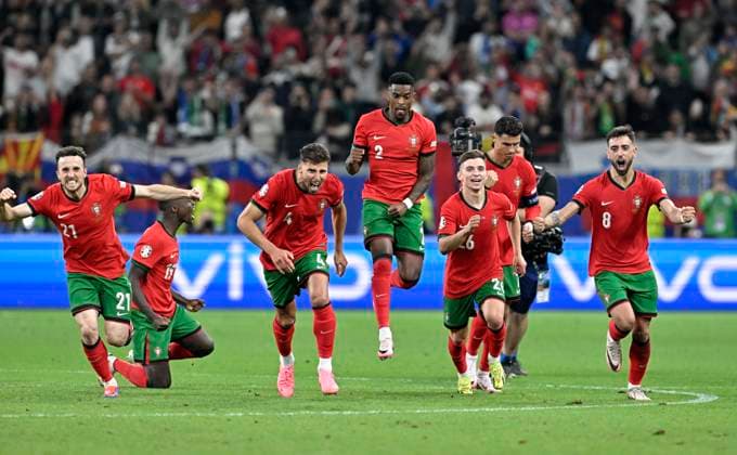 Sport Bilder des Tages 01.07.2024, Fussball UEFA EURO, EM, Europameisterschaft,Fussball 2024, Achtelfinale, Portugal - Slowenien, in der Frankfurt Arena Frankfurt am Main, Die Spanier feiern.